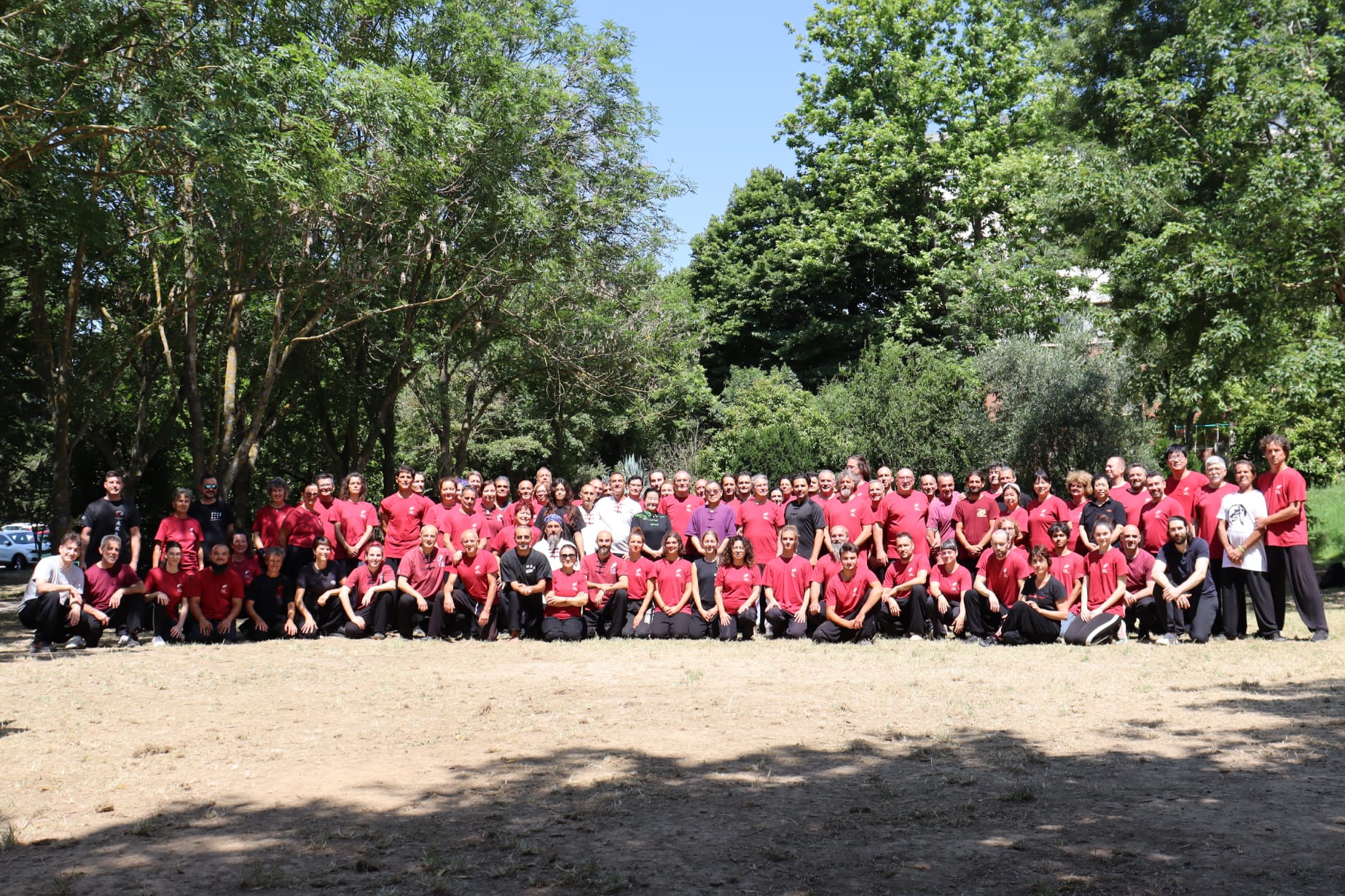 Foto di gruppo dei praticanti dell'Accademia al raduno estivo