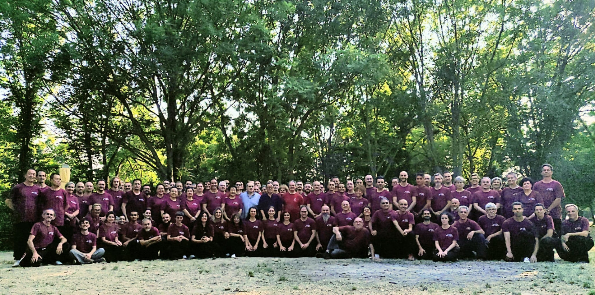 Foto ricordo di gruppo al termine dello stage nel parco