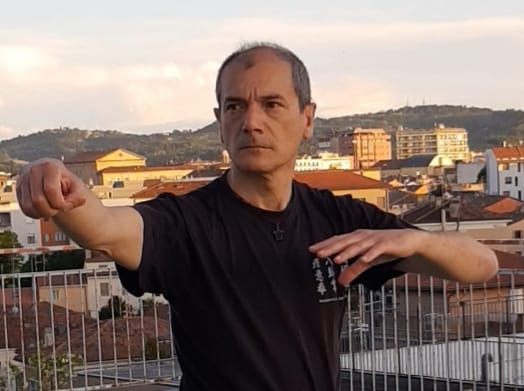 Ritratto del Maestro in posizione di guardia